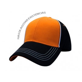 GORRA SCUDERIA CORTE BAJO FRENTE RIGIDO COSTURAS DE VISERA EN CONTRASTE BAJO VISERA AL TONO DEL FRENTE PIPING BLANCO BROCHE CON